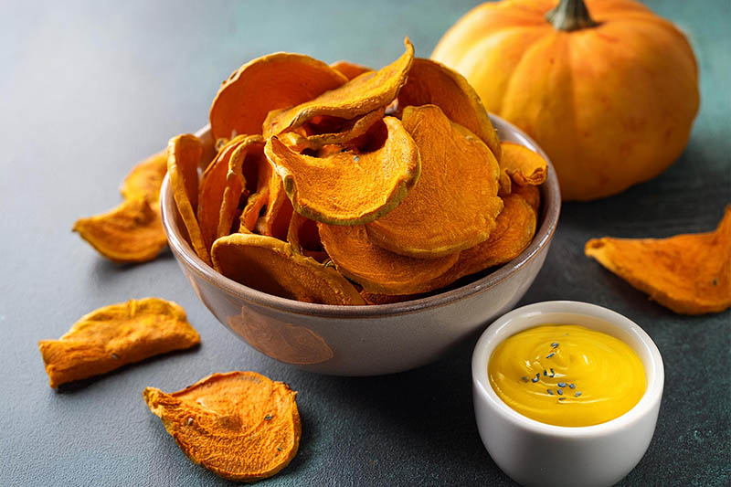 Chips di zucca con maionese alla Curcuma